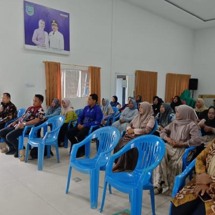 Pambakal Bawahan Seberang Menghadiri Kegiatan Bimbingan Sosial Wanita Rawan Sosial Ekonomi (WRSE) 